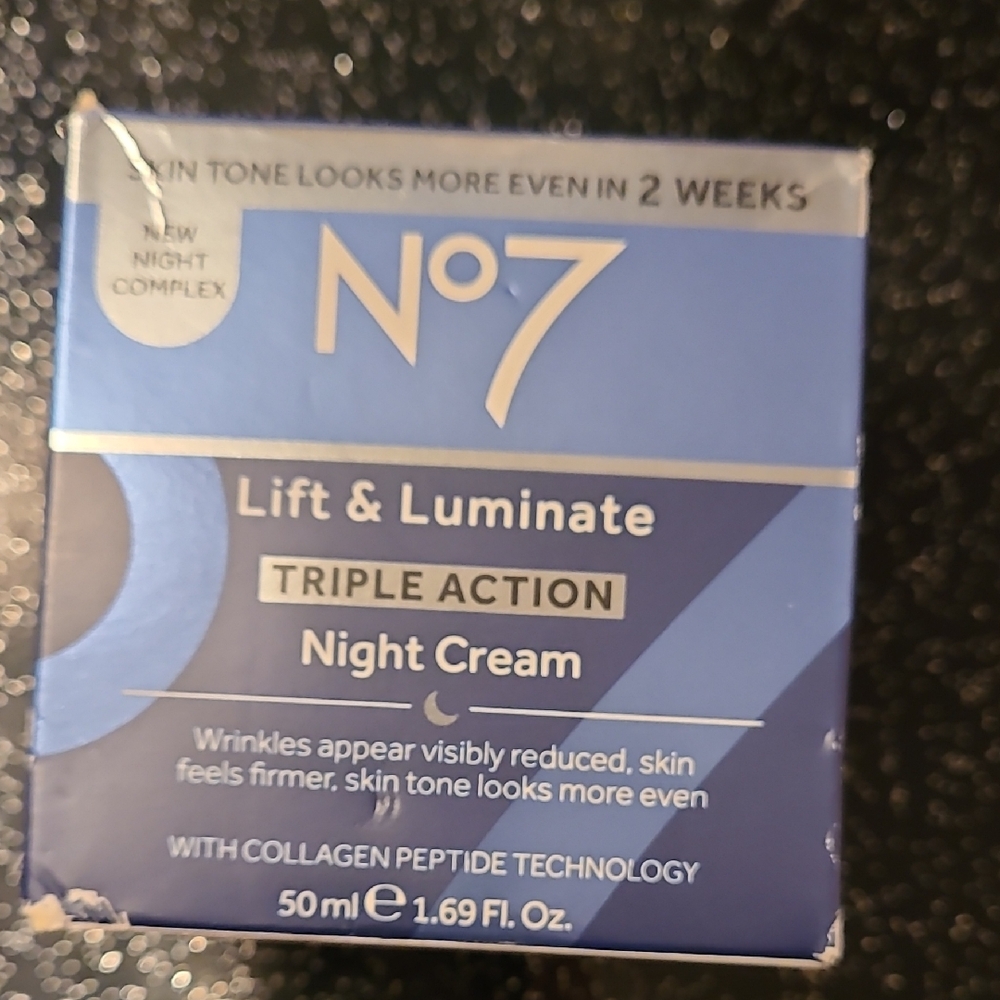 No7 Lift & Luminate Night Cream - Blue